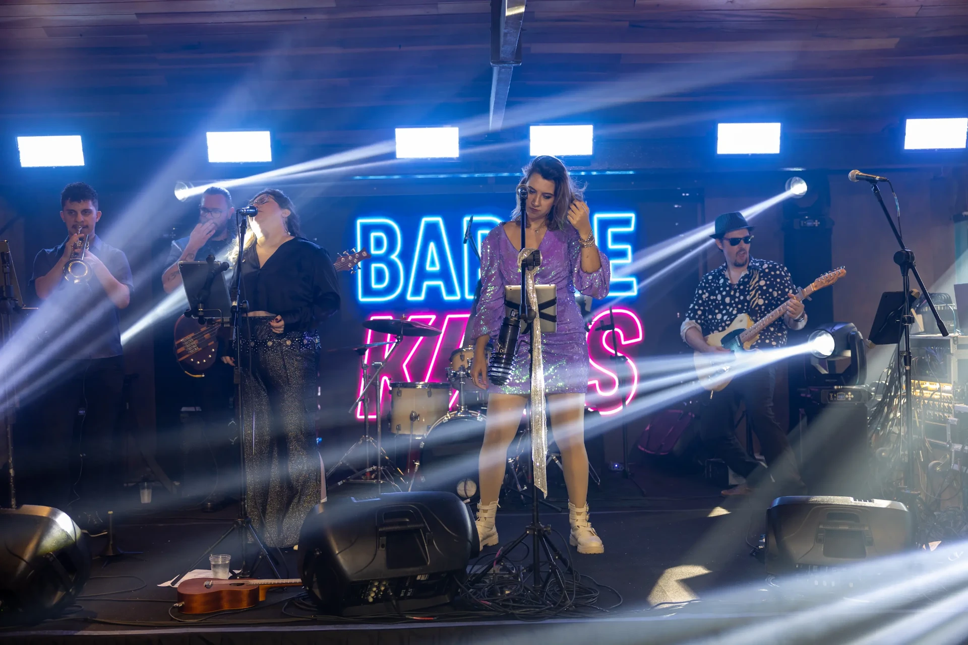 Banda Barbie Kills em performance ao vivo para casamento premium em São Paulo e Campinas